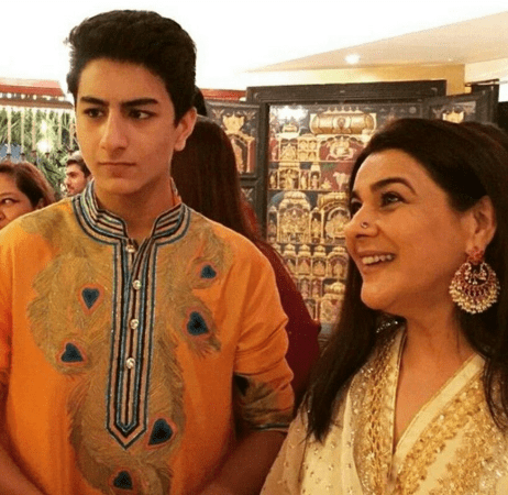 Ibrahim Ali Khan with mother