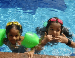 Shanaya Kapoor swimming