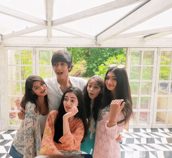 Ananya pandey with cousins