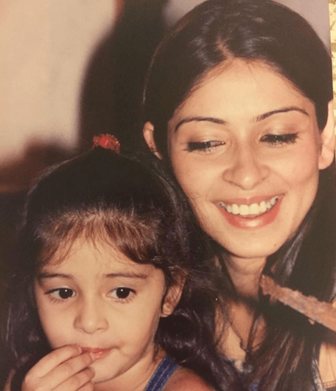 Ananya pandey mother
