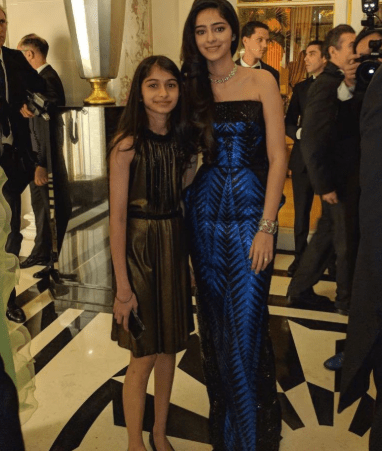 Ananya pandey with sister