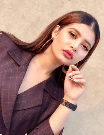 Ena saha Body measurements