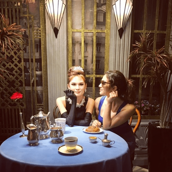 Ridhima Pandit takeing breakfast