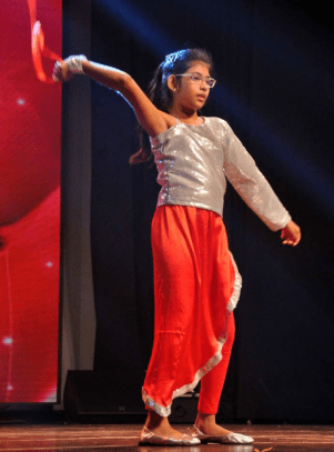 Samaira Kapoor dancing