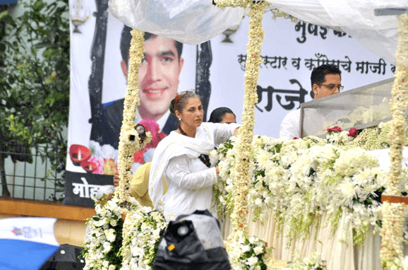 Rinke Khanna father's death