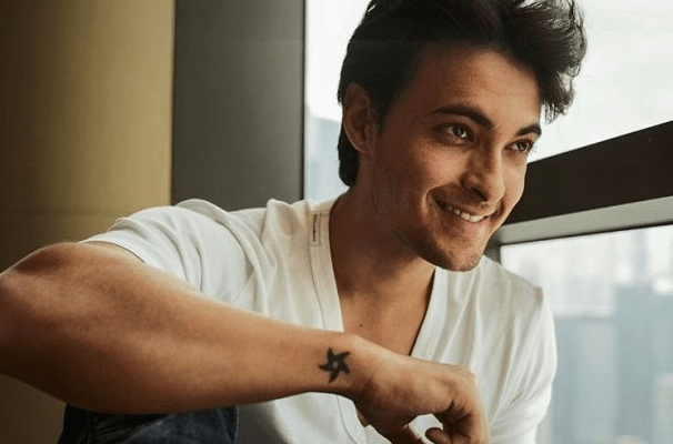 Aayush Sharma tatto On his Right Star Symbol : Wrist-Tattoo.