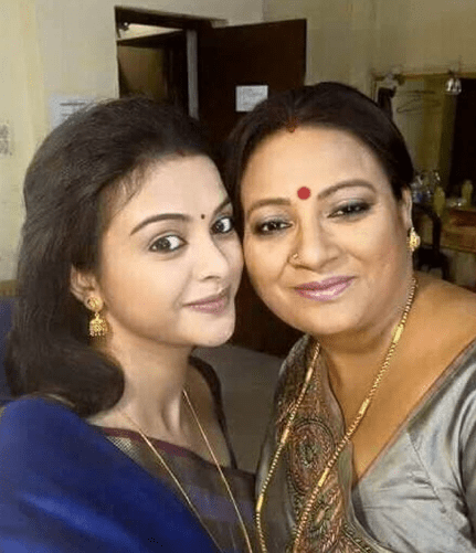 Solanki roy mother