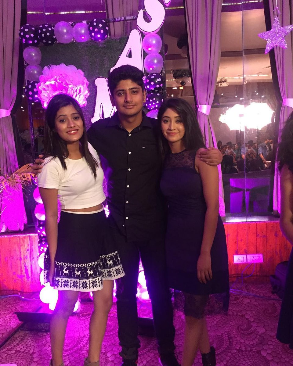 Shivangi joshi family pic