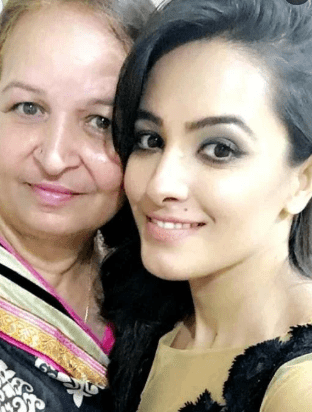 Anita Hassanandani mother Anita hassaanandani mother