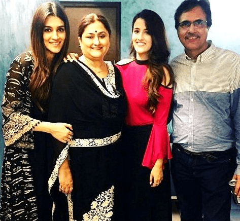 kriti sanon family